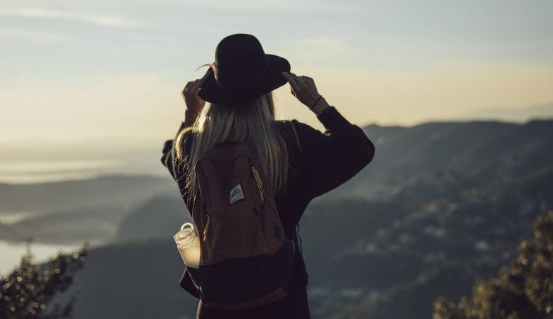 avantages inconvenients slow travel