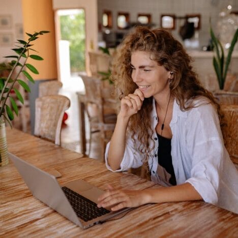 L’Essor du Slow Décor : Créer un Chez-Soi Nomade Authentique