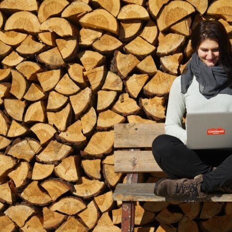 Révolution Numérique : Comment la Technologie Transforme le Mode de Vie des Nomades Digitaux en 2024