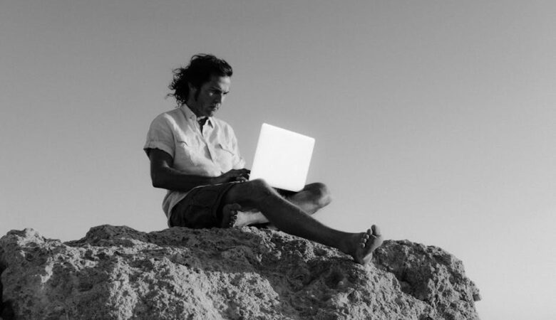 Le Slow Travel à l'ère des Visas Nomades : Trouver son équilibre entre exploration profonde et productivité