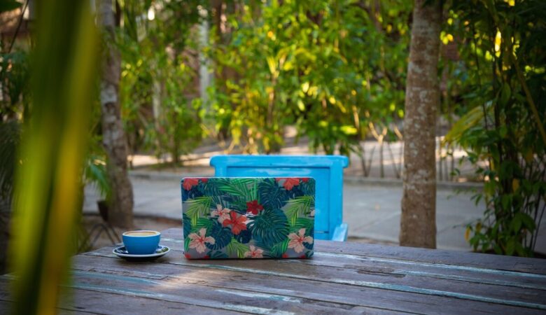 Guide du Nomade Digital à Koh Lanta : Travailler et Vivre au Paradis