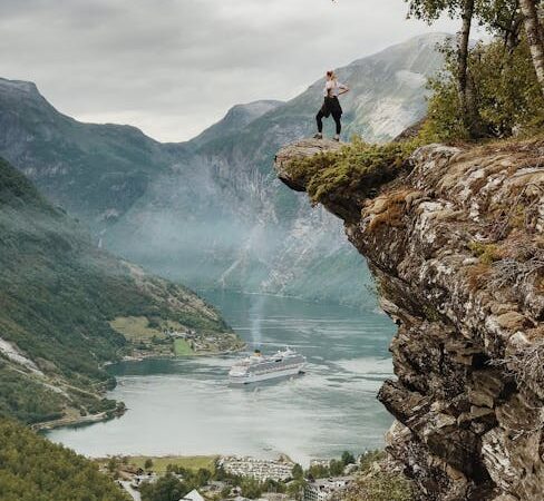 Travailler Gratuitement au Paradis : Geiranger ouvre ses portes aux nomades digitaux !