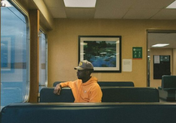 Congés bonus si tu zappes l’avion : le slow travel entre au bureau