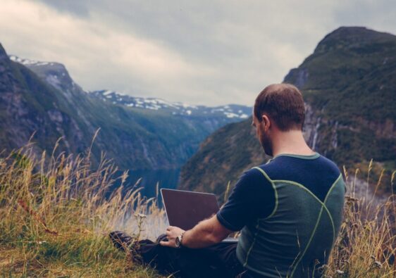 Génération Off-Grid : le slow Wi-Fi réinvente la liberté nomade