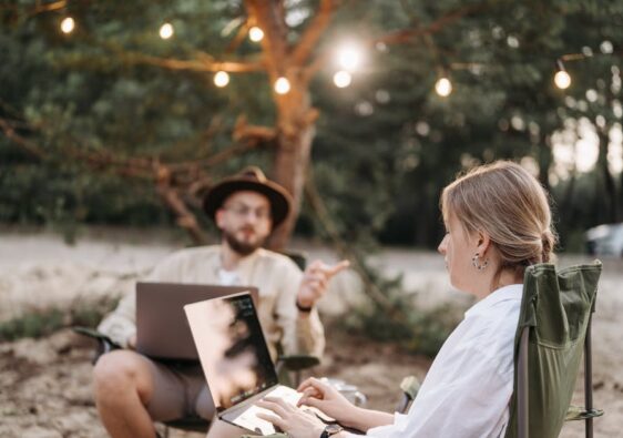 Le vrai prix du passeport nomade : pourquoi le slow coliving s’impose en 2026